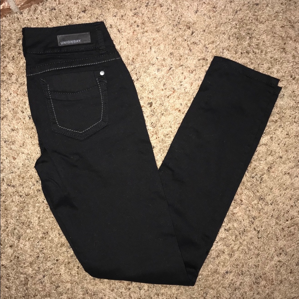 Black UNIONBAY Skinny Stretch Pants. Size 5 EUC.